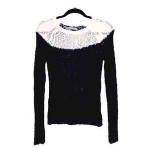 🌸Black and white sweater. EUC